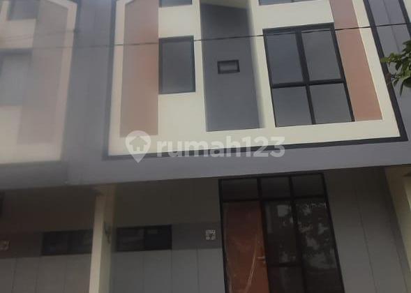 Dijual Rumah Bagus & Baru di Cluster Rotterdam, Jababeka