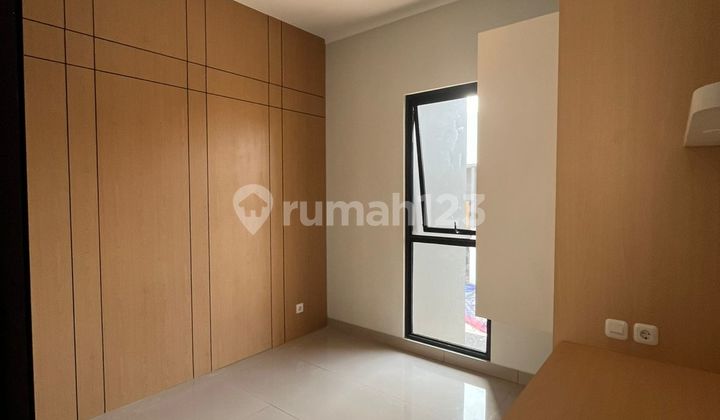 Dijual Rumah 2 Lt, Bagus dan Rapi + Furnished di Summarecon Crown Gading, Bekasi 2
