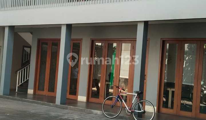 Disewa Gedung Kantor/Usaha 2.5 Lt, Bagus dan Rapi di Rawamangun, Jakarta Timur