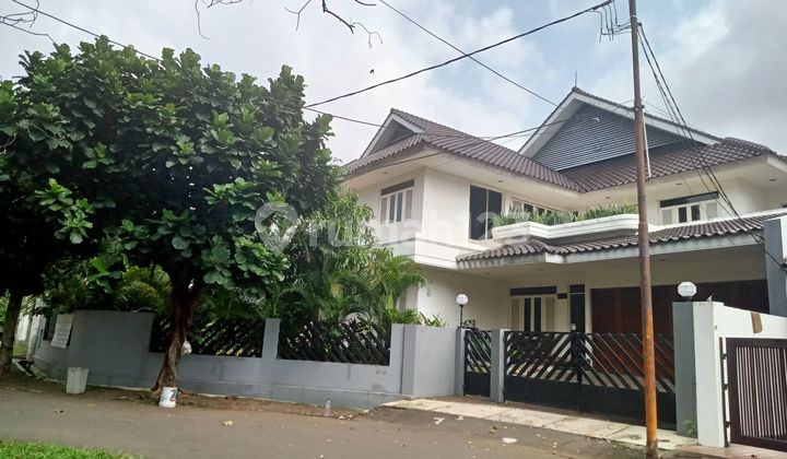 D jual rumah dua lantai melalui lelang dan as is d jalan Garuda 1 bolk d 1 Bintaro Tangerang selatan 