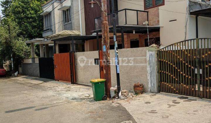 Rumah dua lantai di jual melalui lelang dan as is di Komplek Bintaro jaya sektor 2 jalan perkutut ll blok U 03 / 44 Kel rengas Ciputat Timur Tangerang selatan Banten . 2