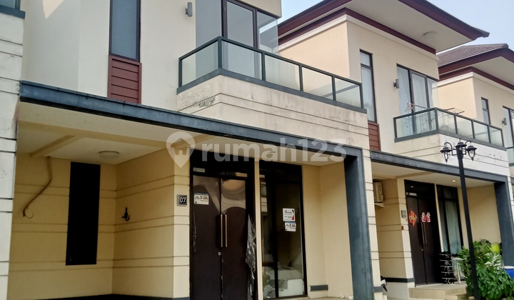 Two-Story House For Sale By Auction And As Is In Enchanta Cluster, Lavon Swan City Housing, Lavon Swan City Housing Enchanta Cluster, Enchanta Street 8 Block F2 No.35, Wana Kerta, Sindang Jaya, Tangerang, Banten, Indonesia, 15560, Tangerang