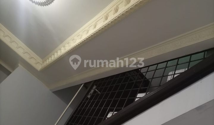 DMICondo  
Suitable for office, warehouse, online storage (not for heavy equipment). Home industry. Online shop. Indomaret, Alfamart.  
Size: 4 x 15 m²  
Building: 4 floors  
Pure HGB certificate. HGB is already new.  
4 bedrooms. 3 bathrooms.  
East-facing.  
PLN 2200.  
WhatsApp available. 2