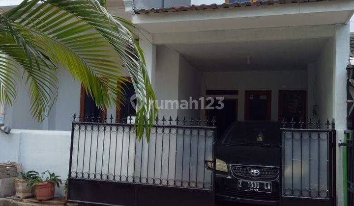 Rumah 2 Lantai Bagus SHM di Harapan Indah, Bekasi 1