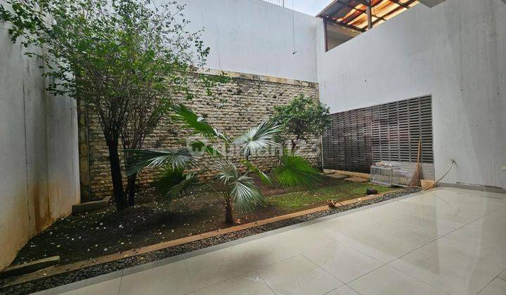 Rumah Cantik Lokasi Premier Harapan Indah di Cluster Asia Tropis Bekasi 2