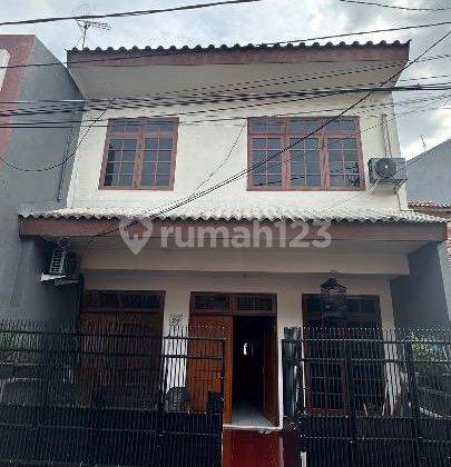 Rumah 2 Lantai Bagus SHM di Ekor Kuning, Rawamangunjakarta Timur 1