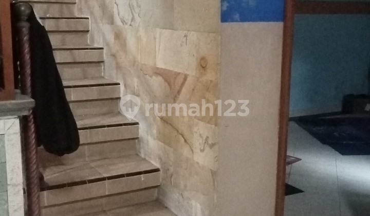 Classic 2-Story House in West Denpasar Area 2