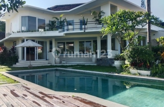 Villa 3 Bedrooms with Pool View, Extensive Rice Fields, Near Canggu