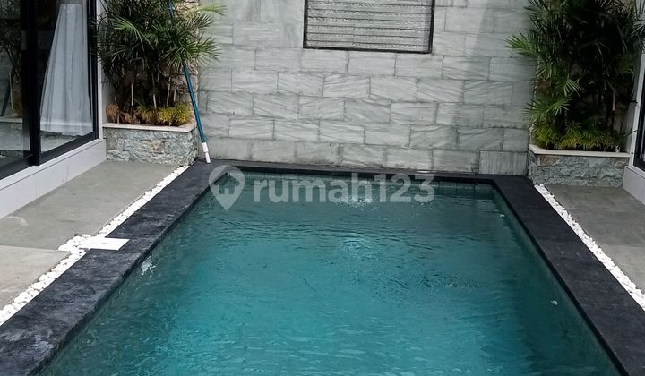 Villa 2 Bedroom Ada Pool Dekat Green School 