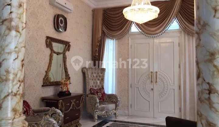 For Sale Super Luxury Classic Italian Model Corner House in Lippo Karawaci Golf Course Cluster Fully Furnished 7 Bedrooms 22M Negotiable 2