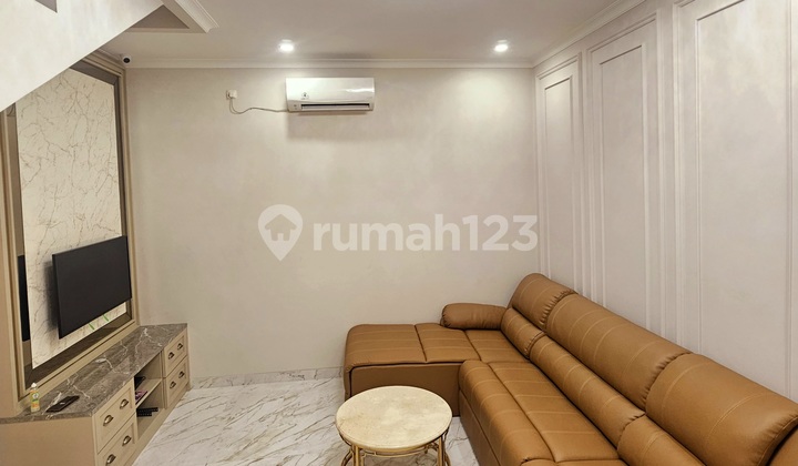 Cluster Menaggio Village Dijual Rumah Bangunan Mandiri Full Furnish Bergaya American Tropis 2