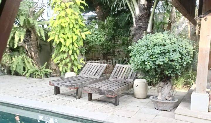 Beautiful Villa with Rice Field View, Comfortable and Green Area in Kerobokan, North Kuta 2