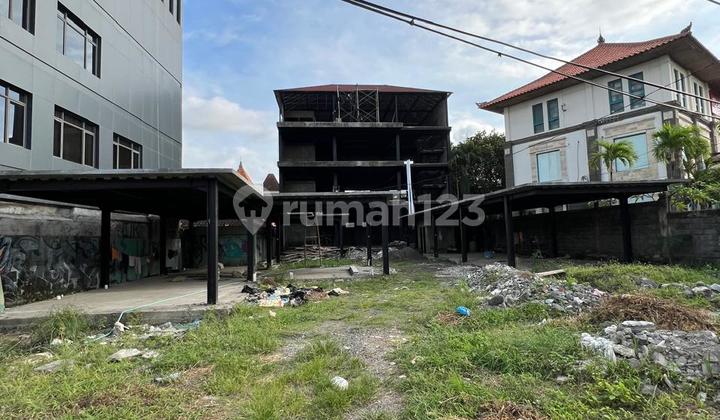 Under Construction 4-Storey Strategic Building on Ngurah Rai Bypass Road Under Construction 4-Storey Strategic Building on Ngurah Rai Bypass Road