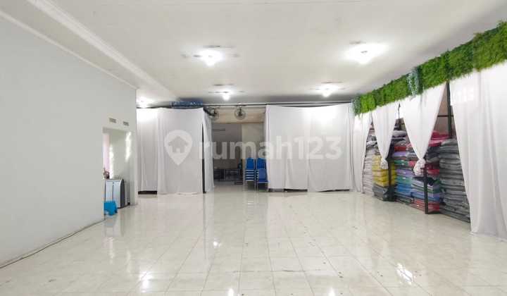 Dijual Gudang Kantor Bisa Jadi Rumah Strategis di Holis 2