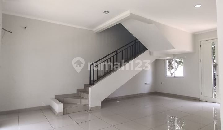 Dijual Rumah Bagus Terawat Siap Huni Baru Selesai Renov Ada Taman Depan dan Belakang di Amanda Summarecon Bandung 2