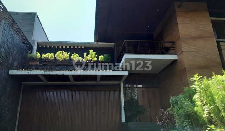 Rumah Bagus Luas Lux Terawat Siap Huni di Dago Rumah Bagus Luas Lux Terawat Siap Huni di Dago