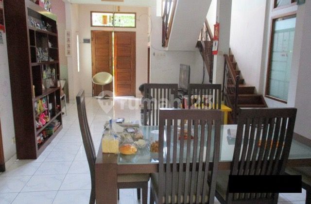 Dijual Murah Rumah Bagus Cantik Terawat Siap Huni 3 Lantai di Batununggal