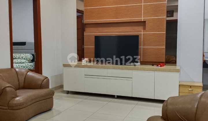 Dijual Rumah Bagus Terawat Siap Huni Full Furnished Kecuali Elektronik di Singgasana