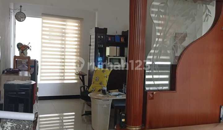 Dijual Rumah Bagus Cantik Terawat Siap Huni di Jalan Utama SHM di Taman Kopo Indah 5
