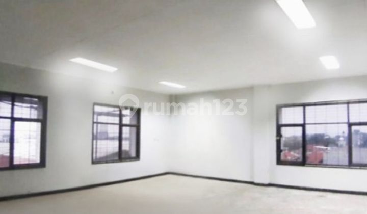 Spacious Warehouse Near Toll Road Ready to Occupy on Mohhamad Toha Street.