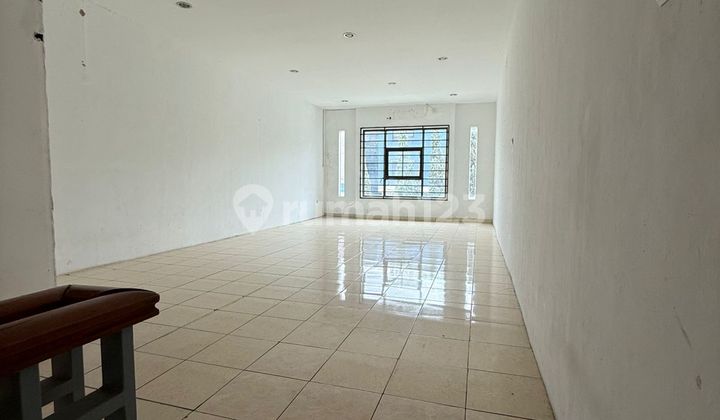 For Rent: Well-Maintained, Ready-to-Occupy 2.5-Story Shophouse, Negotiable in Mekarwangi.