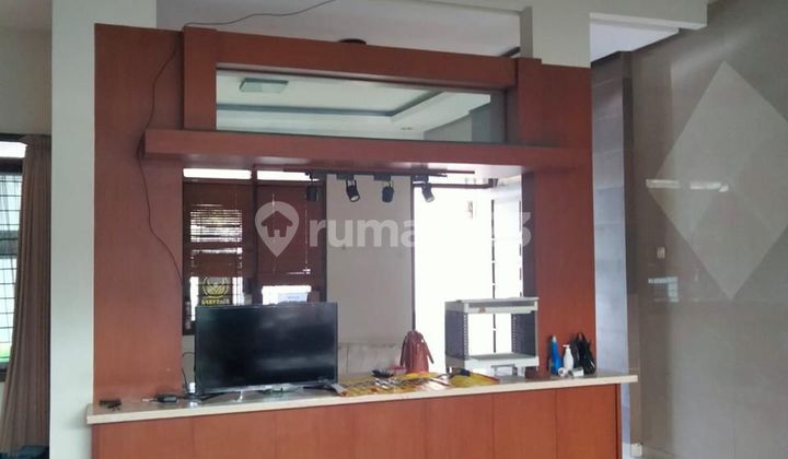 Dijual Rumah Bagus Cantik Cukup Terawat Siap Huni Bonus Lampu Gantung Cantik Area Premium Kota Bandung di Turangga 2