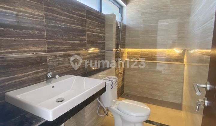 Dijual Rumah Bagus Cantik Lux Terawat Siap Huni Smart Lock di Setraduta Royal Grande 2