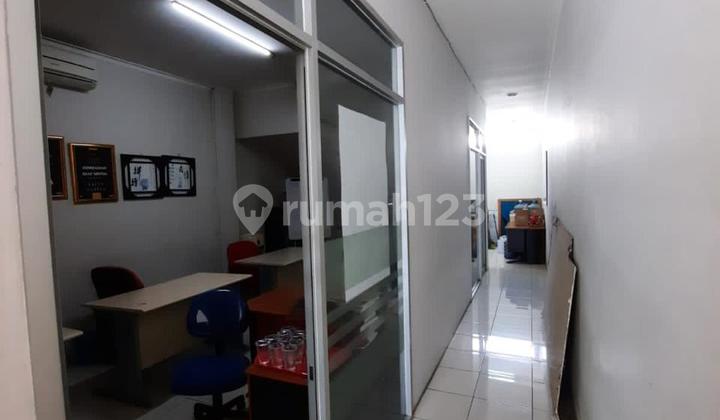 For Sale: Well-Maintained, Ready-to-Occupy 3.5-Story Shophouse Facing South with SHM in Kebonjati, P23 2
