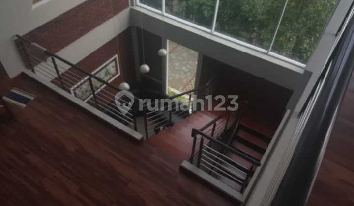 For Sale Beautiful, Good, Luxurious, Spacious, Well-Maintained Villa Ready to Occupy, Fully Furnished, View of Mount Tangkuban Perahu, Children's Swimming Pool, Playground in Maribaya, Lembang.