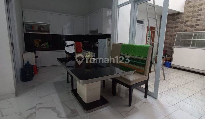 Dijual Rumah Minimalis Bisa Usaha di Mainroad Taman Holis Indah 1