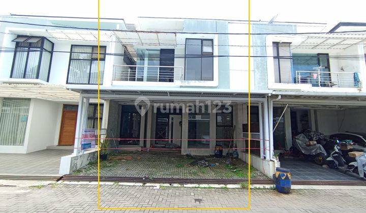 Dijual Turun Harga Rumah 2 Lantai di Setra Regency Town House 1