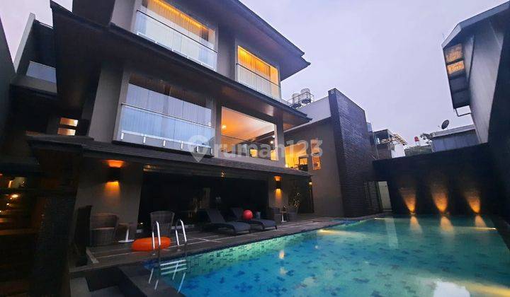 Rumah Lux Keren Furnish 2 Lantai Pool di Sayap Surya Sumantri 1