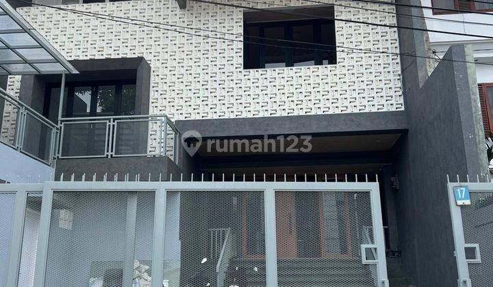 Dijual Rumah Siap Huni 2 Lantai Renov Modern di Setramurni Atas 1