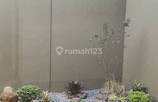 dijual rumah baru 2 lantai nyaman modern di singgasana pradana 2