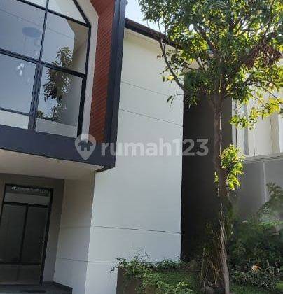 dijual rumah baru 2 lantai nyaman modern di singgasana pradana 1