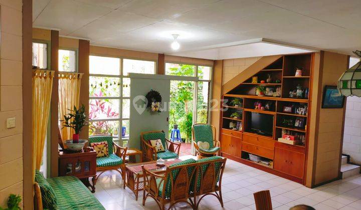 dijual rumah vintage style 2 lantai furnish di cipaku indah 1