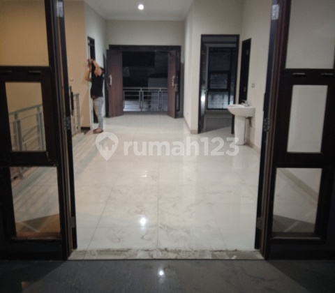 Dijual Rumah Bagus Terawat Siap Huni Pusat Kota Balkon Depan Belakang di Cikawao Karapitan Lengkong
