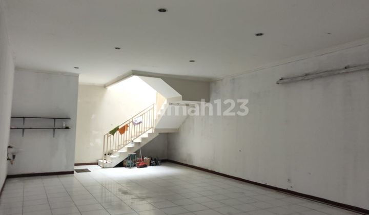For Rent: Beautiful, Well-Maintained, Ready-to-Occupy 2-Storey Shop House Facing North, Suitable for Laundry, Coffee Shop, Logistics, 24-Hour Operation, Busy Street, Negotiable Price, Located at Kopo Permai Main Road.
