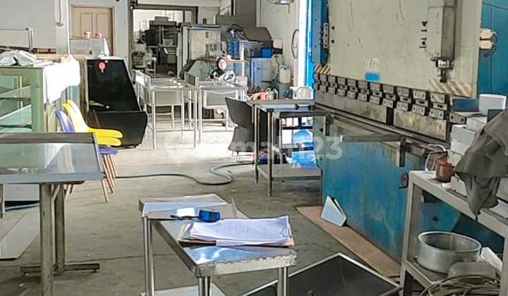 For Sale Spacious Well-Maintained Warehouse Ready to Occupy, Fits 20 Ft Container, SHM in Sukamenak