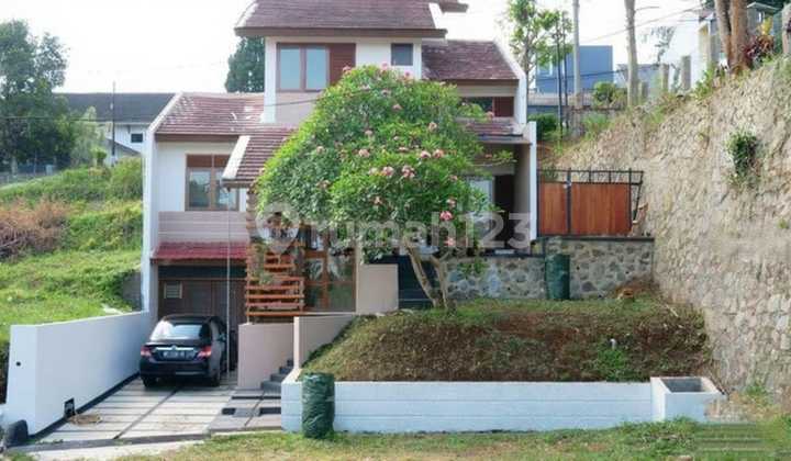Dijual Rumah Villa Asri Bagus Siap Huni Strategis 2 Lantai SHM di Awiligar Cigadung Bandung