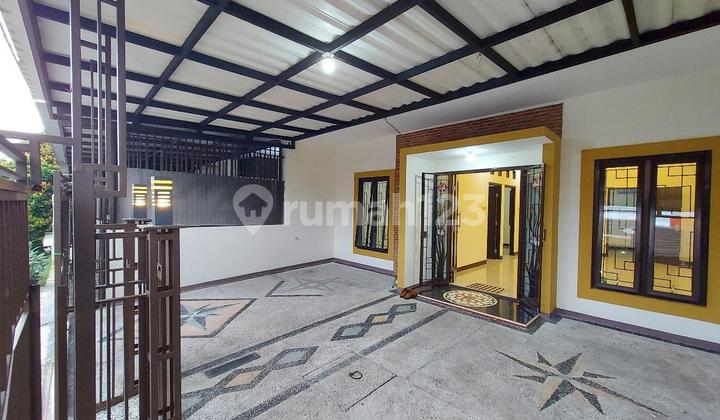 Dijual Rumah Bagus Terawat Siap Huni Dapur Luas 1,5 Lantai Full Teralis di Taman Kopo Katapang
