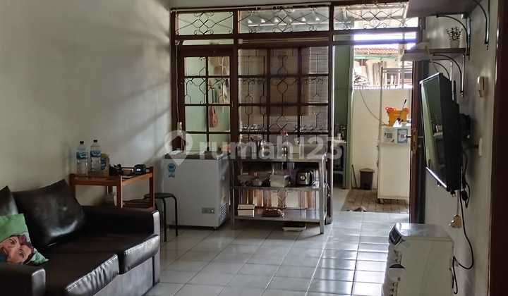 Dijual Cepat BU Rumah Bagus Terawat Siap Huni Semi Funished Ada AC TV Kulkas 2 Pintu Filter Furniture 1 Lantai di dekat Jalan Utama Holis 1