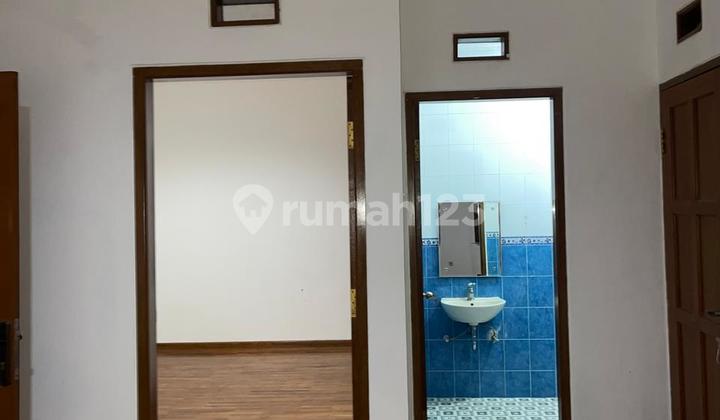 Dijual Rumah Bagus Terawat Siap Huni 3 Lantai di Setiabudi Regency 2