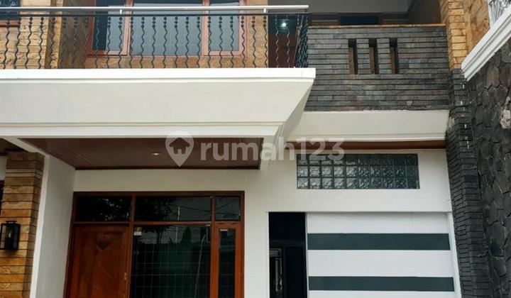 Dijual Cepat Dibawah NJOP Rumah Mewah Lux Luas Siap Huni Nyaman Taman belakang Luas Bisa Untuk Badminton Dekat Restoran dan BPK Holis Dekat Tol Pasirkoja di Komplek Dian Permai