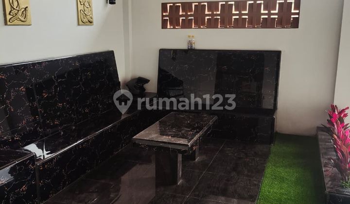 Dijual Rumah Baru Cantik Siap Huni Lantai 1 & 23 Granit Ada Ruang Tamu dengan Meja dan Bangku Permanen lantai dari Granit 20 Meter dari Jalan Besar di Kopo Permai Dijual Rumah Baru Cantik Siap Huni Lantai 1 & 23 Granit Ada Ruang Tamu dengan Meja dan Bangku Permanen lantai dari Granit 20 Meter dari Jalan Besar di Kopo Permai
