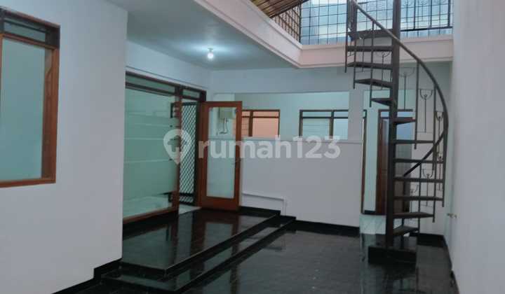 Disewakan Rumah Bagus Terawat Siap Huni Bisa Jadi Kantor Ada Tandom Tanam Bisa Nego di Mekarwangi