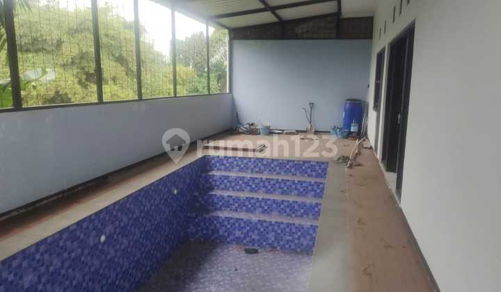 Dijual/Disewakan Rumah Bagus Terawat Siap Huni Ada Kolam Renang Taman Depan Luas di Taman Kopo Katapang