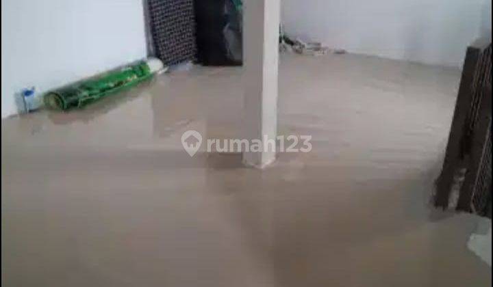 Dijual Murah Rumah 3 Lantai Terawat Siap Huni di Pinus Regency 2