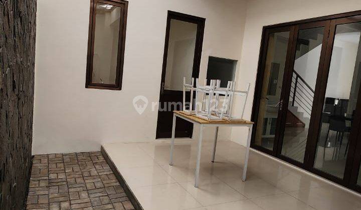 Disewakan Rumah Lux 2 Lantai Semi Furnish di Sutami 2