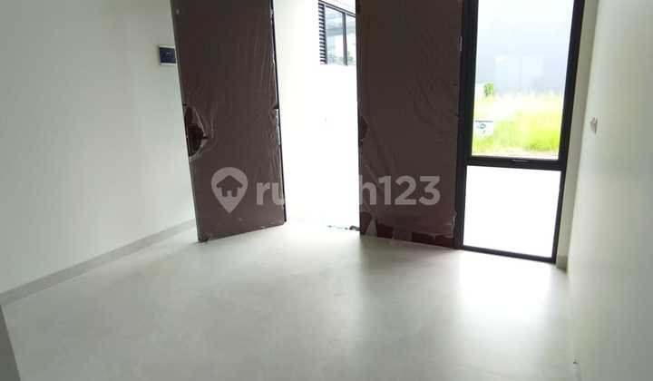 Beautiful New Ready-to-Live House in Elite Complex in the City Center Near Smart Home System Toll Road in Setraduta